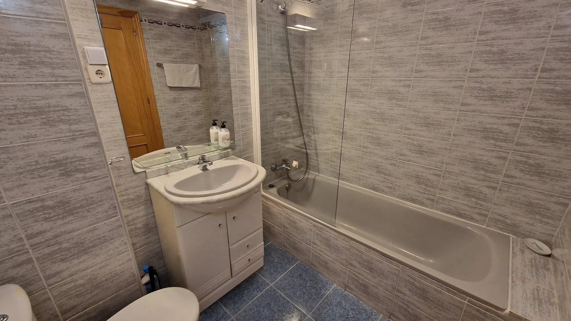 Shr062 Two Bedroom Apartment Valparaiso In Nerja Espagne